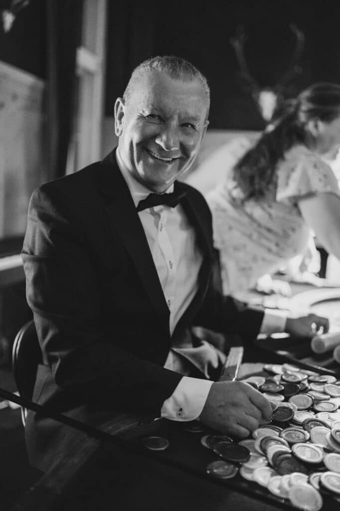 Porträt von Berthold Henkel, dem Chefcroupier vom mobilen Casino GrandJeu