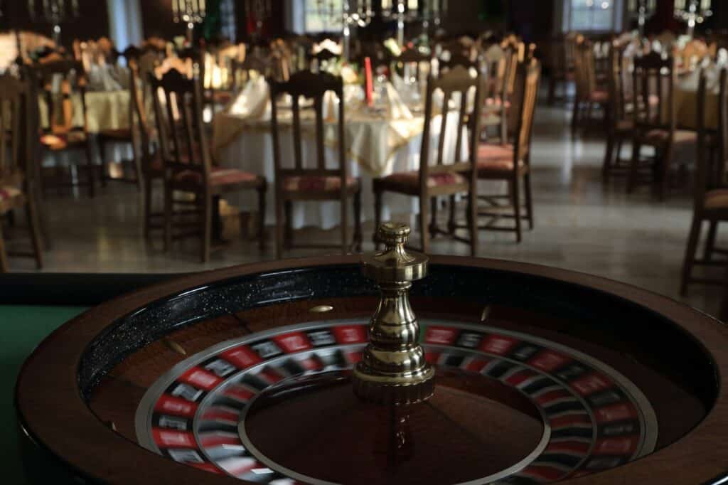 Ikonischer Roulettekessel als Sinnbild für das Spiel. In unserem mobilen Casino bei Ihnen vor Ort.